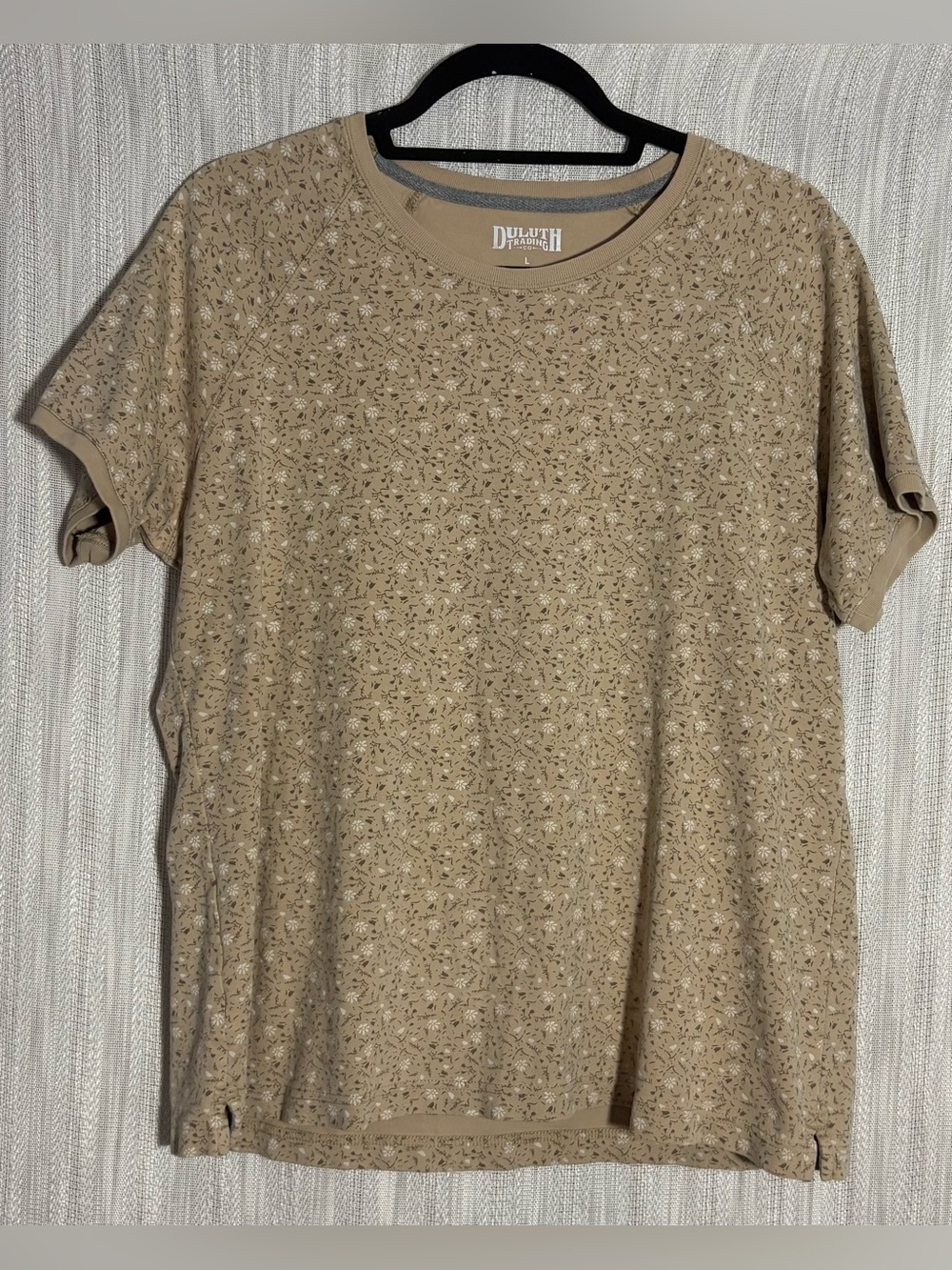 Duluth Trading Co Beige Patterned Short-Sleeve Tee 100% cotton